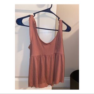 Adjustable tie strap tank